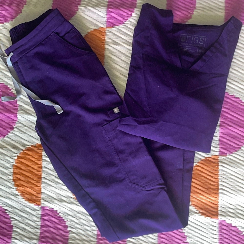 FIGS Women’s Eggplant Cargo Scrubs with Double-Pocket Top